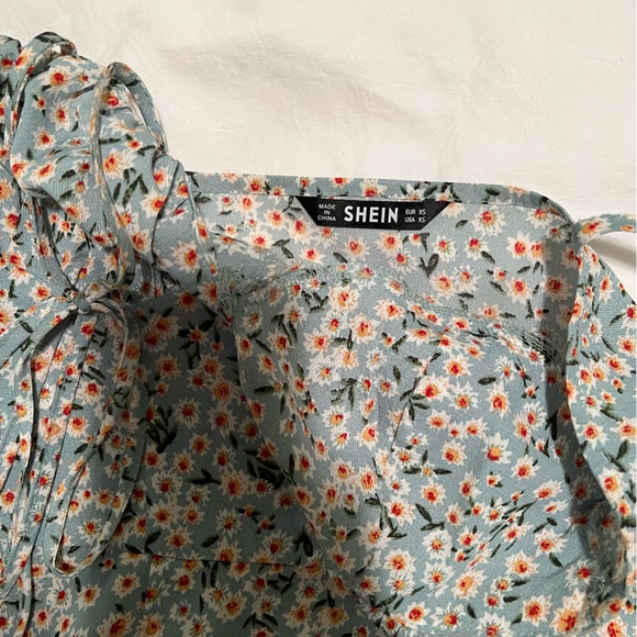 Floral dress with tie up straps (size XS) - Picture 4 of 4